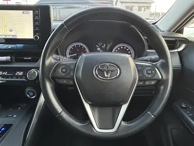 トヨタ ハリアー S 広島県 2021(令3)年 4万km ホワイトパールクリスタルシャイン ワンオーナー/純正メーカーOPナビ/【AM/FM/フルセグTV/Bluetooth】/バックカメラ/ETC/衝突被害軽減ブレーキ/横滑り防止装置/盗難防止装置/電動パーキング/オートブレーキホールド/レーダークルーズコントロール/コーナーセンサー/LEDヘッドライト/オートライト/オートマチックハイビーム/プッシュスタート/スペアキー/スマートキー/純正17インチアルミホイール/純正フロアマット/保証書/取扱説明書