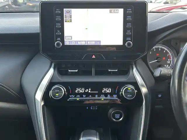 トヨタ ハリアー S 広島県 2021(令3)年 4万km ホワイトパールクリスタルシャイン ワンオーナー/純正メーカーOPナビ/【AM/FM/フルセグTV/Bluetooth】/バックカメラ/ETC/衝突被害軽減ブレーキ/横滑り防止装置/盗難防止装置/電動パーキング/オートブレーキホールド/レーダークルーズコントロール/コーナーセンサー/LEDヘッドライト/オートライト/オートマチックハイビーム/プッシュスタート/スペアキー/スマートキー/純正17インチアルミホイール/純正フロアマット/保証書/取扱説明書