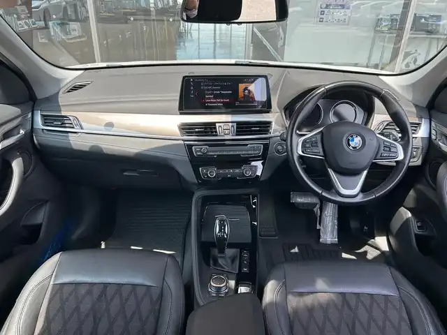 ＢＭＷ Ｘ１ xDrive 18d xライン 富山県 2020(令2)年 5万km パール ハーフレザーシート　/純正ナビ　/Bluetooth接続/アドブルー/バックカメラ　/ＡＣＣ　/衝突軽減Ｂ　/前後コーナーセンサー/レーンディパチャーＷ　/パーキングアシスト　/コンフォートアクセス　/アンビエントライト　/前席パワーシート　/パワーバックＤ　/純正１８ＡＷ