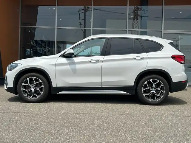ＢＭＷ Ｘ１ xDrive 18d xライン 富山県 2020(令2)年 5万km パール ハーフレザーシート　/純正ナビ　/Bluetooth接続/アドブルー/バックカメラ　/ＡＣＣ　/衝突軽減Ｂ　/前後コーナーセンサー/レーンディパチャーＷ　/パーキングアシスト　/コンフォートアクセス　/アンビエントライト　/前席パワーシート　/パワーバックＤ　/純正１８ＡＷ