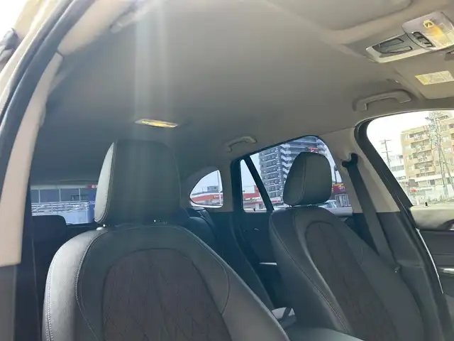 ＢＭＷ Ｘ１ xDrive 18d xライン 富山県 2020(令2)年 5万km パール ハーフレザーシート　/純正ナビ　/Bluetooth接続/アドブルー/バックカメラ　/ＡＣＣ　/衝突軽減Ｂ　/前後コーナーセンサー/レーンディパチャーＷ　/パーキングアシスト　/コンフォートアクセス　/アンビエントライト　/前席パワーシート　/パワーバックＤ　/純正１８ＡＷ