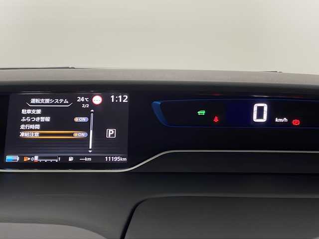 日産 セレナ e－パワー ハイウェイスター V 宮城県 2021(令3)年 1.2万km ダークメタルグレー アラウンドビューモニター/プロパイロット/エマージェンシーブレーキ/車線逸脱警報/車線逸脱防止支援システム/ソナー/ＢＳＷ（後側方車両検知警報）/純正10型ナビ/・BT.CD.DVD.USB/フルセグTV/ハンズフリーオートスライドドア/両側パワースライドドア/前席シートヒーター/ステアリングヒーター/LEDヘッドライト/LEDフォグランプ/純正ドライブレコーダー（FR）/ビルトインETC/ステアリングスイッチ/電動パーキングブレーキ/プッシュスタート/スマートキー/純正15inAW/純正フロアマット/ロールサンシェード/シートバックテーブル