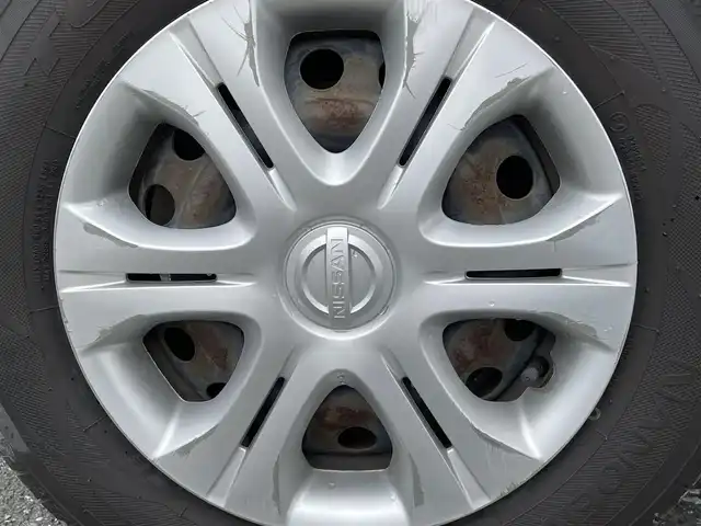 日産 ノート メダリスト エマージェンシーB 愛知県 2015(平27)年 3万km ブリリアントホワイトパール (株)IDOMが運営する【じしゃロン豊川店】の自社ローン専用車両になります。こちらは現金またはオートローンご利用時の価格です。自社ローンご希望の方は別途その旨お申付け下さい/純正SDナビ&CD&DVD&USB/車線逸脱警報/衝突軽減ブレーキ/コーナーセンサー/ハーフレザーシート/ステアリングスイッチ/バックカメラ/ETC/LEDヘッドライト/オートライト/フロントフォグランプ/電動格納ミラー/純正ホイールキャップ付サマータイヤ装着/純正ホイールキャップ付スタッドレスタイヤ積込/純正フロアマット/純正ドアバイザー/プッシュスタート/スマートキー
