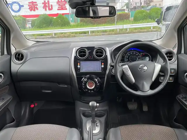 日産 ノート メダリスト エマージェンシーB 愛知県 2015(平27)年 3万km ブリリアントホワイトパール (株)IDOMが運営する【じしゃロン豊川店】の自社ローン専用車両になります。こちらは現金またはオートローンご利用時の価格です。自社ローンご希望の方は別途その旨お申付け下さい/純正SDナビ&CD&DVD&USB/車線逸脱警報/衝突軽減ブレーキ/コーナーセンサー/ハーフレザーシート/ステアリングスイッチ/バックカメラ/ETC/LEDヘッドライト/オートライト/フロントフォグランプ/電動格納ミラー/純正ホイールキャップ付サマータイヤ装着/純正ホイールキャップ付スタッドレスタイヤ積込/純正フロアマット/純正ドアバイザー/プッシュスタート/スマートキー