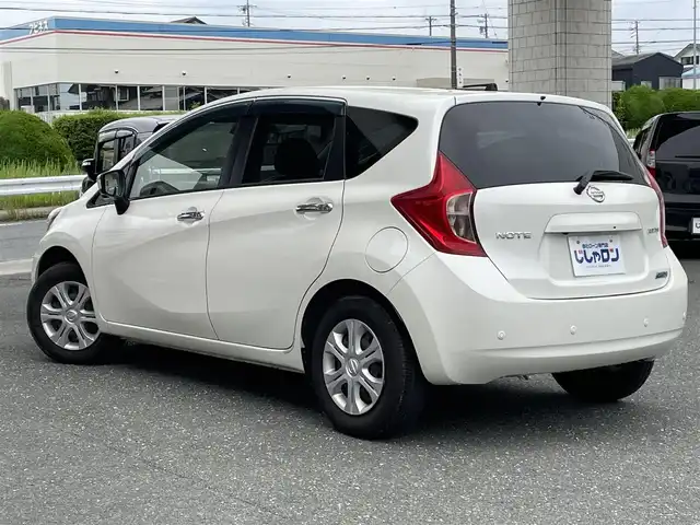 日産 ノート メダリスト エマージェンシーB 愛知県 2015(平27)年 3万km ブリリアントホワイトパール (株)IDOMが運営する【じしゃロン豊川店】の自社ローン専用車両になります。こちらは現金またはオートローンご利用時の価格です。自社ローンご希望の方は別途その旨お申付け下さい/純正SDナビ&CD&DVD&USB/車線逸脱警報/衝突軽減ブレーキ/コーナーセンサー/ハーフレザーシート/ステアリングスイッチ/バックカメラ/ETC/LEDヘッドライト/オートライト/フロントフォグランプ/電動格納ミラー/純正ホイールキャップ付サマータイヤ装着/純正ホイールキャップ付スタッドレスタイヤ積込/純正フロアマット/純正ドアバイザー/プッシュスタート/スマートキー