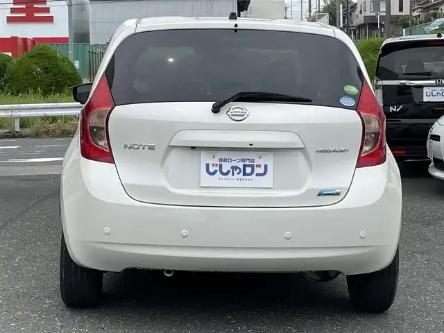 日産 ノート メダリスト エマージェンシーB 愛知県 2015(平27)年 3万km ブリリアントホワイトパール (株)IDOMが運営する【じしゃロン豊川店】の自社ローン専用車両になります。こちらは現金またはオートローンご利用時の価格です。自社ローンご希望の方は別途その旨お申付け下さい/純正SDナビ&CD&DVD&USB/車線逸脱警報/衝突軽減ブレーキ/コーナーセンサー/ハーフレザーシート/ステアリングスイッチ/バックカメラ/ETC/LEDヘッドライト/オートライト/フロントフォグランプ/電動格納ミラー/純正ホイールキャップ付サマータイヤ装着/純正ホイールキャップ付スタッドレスタイヤ積込/純正フロアマット/純正ドアバイザー/プッシュスタート/スマートキー