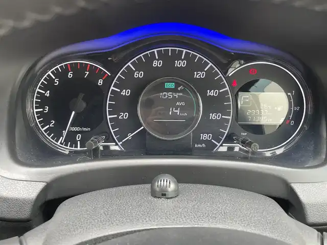 日産 ノート メダリスト エマージェンシーB 愛知県 2015(平27)年 3万km ブリリアントホワイトパール (株)IDOMが運営する【じしゃロン豊川店】の自社ローン専用車両になります。こちらは現金またはオートローンご利用時の価格です。自社ローンご希望の方は別途その旨お申付け下さい/純正SDナビ&CD&DVD&USB/車線逸脱警報/衝突軽減ブレーキ/コーナーセンサー/ハーフレザーシート/ステアリングスイッチ/バックカメラ/ETC/LEDヘッドライト/オートライト/フロントフォグランプ/電動格納ミラー/純正ホイールキャップ付サマータイヤ装着/純正ホイールキャップ付スタッドレスタイヤ積込/純正フロアマット/純正ドアバイザー/プッシュスタート/スマートキー