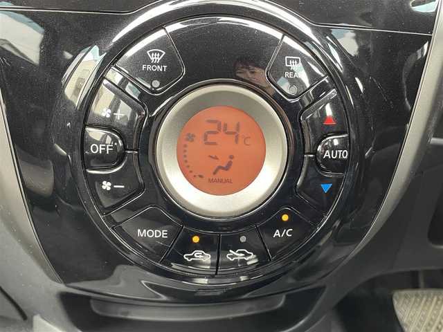 日産 ノート メダリスト エマージェンシーB 愛知県 2015(平27)年 3万km ブリリアントホワイトパール (株)IDOMが運営する【じしゃロン豊川店】の自社ローン専用車両になります。こちらは現金またはオートローンご利用時の価格です。自社ローンご希望の方は別途その旨お申付け下さい/純正SDナビ&CD&DVD&USB/車線逸脱警報/衝突軽減ブレーキ/コーナーセンサー/ハーフレザーシート/ステアリングスイッチ/バックカメラ/ETC/LEDヘッドライト/オートライト/フロントフォグランプ/電動格納ミラー/純正ホイールキャップ付サマータイヤ装着/純正ホイールキャップ付スタッドレスタイヤ積込/純正フロアマット/純正ドアバイザー/プッシュスタート/スマートキー