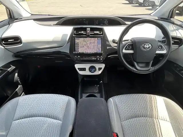 トヨタ プリウス S 兵庫県 2016(平28)年 7.6万km ホワイトパールクリスタルシャイン ワンオーナー/アルパイン9インチナビ/CD/DVD/フルセグTV/Bluetooth/バックカメラ/純正LEDヘッドライト/オートライト/スマートキー/プッシュスタート/ビルトインETC/ステアリングスイッチ/HDMI/レーンアシスト