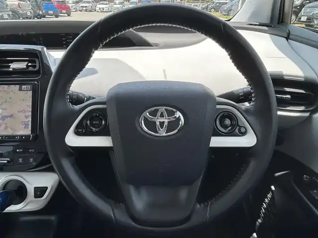 トヨタ プリウス S 兵庫県 2016(平28)年 7.6万km ホワイトパールクリスタルシャイン ワンオーナー/アルパイン9インチナビ/CD/DVD/フルセグTV/Bluetooth/バックカメラ/純正LEDヘッドライト/オートライト/スマートキー/プッシュスタート/ビルトインETC/ステアリングスイッチ/HDMI/レーンアシスト