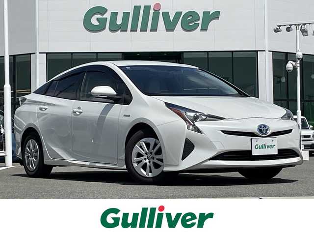 トヨタ プリウス S 佐賀県 2016(平28)年 7.7万km ホワイトパールクリスタルシャイン ワンオーナー/ALPINE製9型ナビゲーション「X9S」/・AM/FM/BT/CD/DVD/フルセグ//・バックカメラ/白内装/革巻きステアリング/スマートキー/LEDヘッドライト/HDMI入力/純正フロアマット/ドアバイザー/ETC/・運転席・助手席 SRSエアバッグ/・SRSカーテンシールドエアバッグ/・SRSサイドエアバッグ（前席）/・ABS（電子制御ブレーキ EBD付）/・ブレーキアシスト/・VSC（車両安定制御システム）/・TRC（トラクションコントロール）/・ヒルスタートアシストコントロール/・イモビライザー（盗難防止）