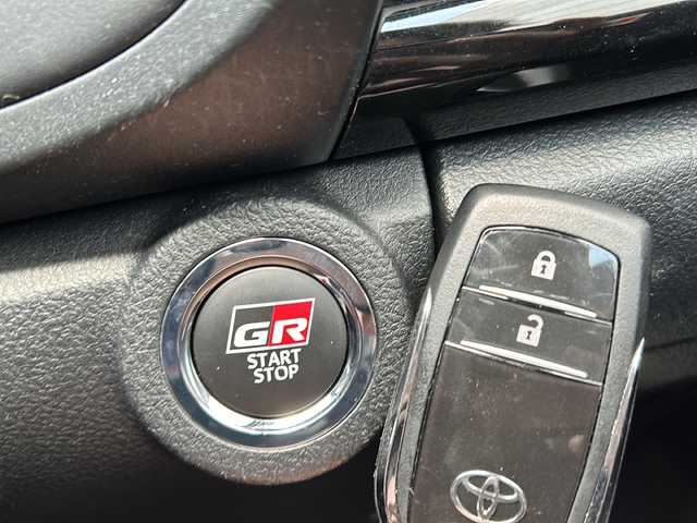 トヨタ ハイラックス Z GRスポーツ 福井県 2022(令4)年 2.9万km アティチュードブラックマイカ ワンオーナー/GRサイドステップ/GRマッドフラップ/純正ベッドライナー/社外トノカバー/社外マフラー/バグガード/純正ボディサイドモールディング/リアゲートダンパー/前後ドライブレコーダー/社外マフラー/社外アンダーガード/プッシュスタート/LEDヘッドライト/フォグランプ/オートライト/純正ナビ/AM/FM/BT/USB/全方位カメラ/社外サブウーファー/トヨタセーフティーセンス/レーダークルーズコントロール/パドルシフト/ETC2.0/スマートキー×2/ハーフレザーシート/運転席パワーシート/取扱説明書・保証書あり