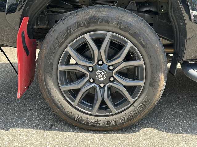 トヨタ ハイラックス Z GRスポーツ 福井県 2022(令4)年 2.9万km アティチュードブラックマイカ ワンオーナー/GRサイドステップ/GRマッドフラップ/純正ベッドライナー/社外トノカバー/社外マフラー/バグガード/純正ボディサイドモールディング/リアゲートダンパー/前後ドライブレコーダー/社外マフラー/社外アンダーガード/プッシュスタート/LEDヘッドライト/フォグランプ/オートライト/純正ナビ/AM/FM/BT/USB/全方位カメラ/社外サブウーファー/トヨタセーフティーセンス/レーダークルーズコントロール/パドルシフト/ETC2.0/スマートキー×2/ハーフレザーシート/運転席パワーシート/取扱説明書・保証書あり