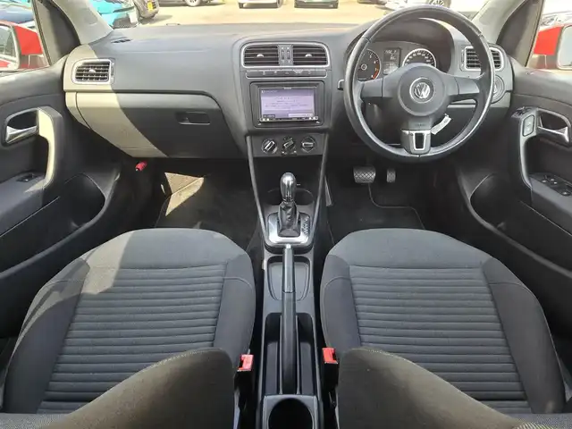 フォルクスワーゲン ポロ TSIコンフォートL BMテクノ 愛知県 2014(平26)年 6.7万km フラッシュレッド /禁煙車//社外メモリナビ（AVIC-MRZ007）・フルセグTV/CD・DVD・SD・AUX・AM・FM//バックカメラ//エレクトロニックスタビリティプログラム（ESP）//純正15インチアルミホイール//革巻きステアリング//電動格納ミラーウインカー//ISOFIX//ETC//ファブリックシート//スペアキー1本//社外フロアマット//取扱説明書//ナビ説明書//保証書//記録簿（R1.R2.R3.R4）