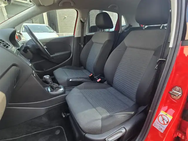 フォルクスワーゲン ポロ TSIコンフォートL BMテクノ 愛知県 2014(平26)年 6.7万km フラッシュレッド /禁煙車//社外メモリナビ（AVIC-MRZ007）・フルセグTV/CD・DVD・SD・AUX・AM・FM//バックカメラ//エレクトロニックスタビリティプログラム（ESP）//純正15インチアルミホイール//革巻きステアリング//電動格納ミラーウインカー//ISOFIX//ETC//ファブリックシート//スペアキー1本//社外フロアマット//取扱説明書//ナビ説明書//保証書//記録簿（R1.R2.R3.R4）