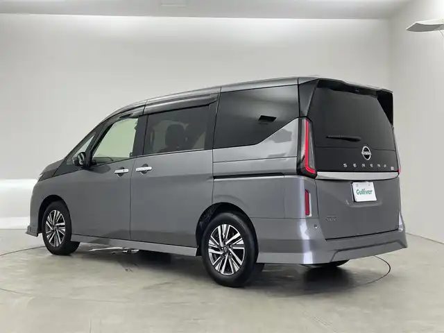 日産 セレナ ハイウェイスター V 埼玉県 2024(令6)年 1.1万km ダークメタルグレー 純正エアロ　純正１２．３インチナビ　フリップダウン　アラウンドビュー　ＢＳＩ　プロパイロット　ステアリングヒーター　シートヒーター　ワイヤレス充電　デジタルミラー　電動パワスラ　ハンズフリー　ビルトインＥＴＣ２．０　地デジTV