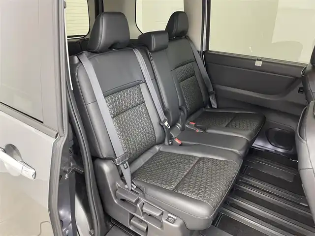 日産 セレナ ハイウェイスター V 埼玉県 2024(令6)年 1.1万km ダークメタルグレー 純正エアロ　純正１２．３インチナビ　フリップダウン　アラウンドビュー　ＢＳＩ　プロパイロット　ステアリングヒーター　シートヒーター　ワイヤレス充電　デジタルミラー　電動パワスラ　ハンズフリー　ビルトインＥＴＣ２．０　地デジTV
