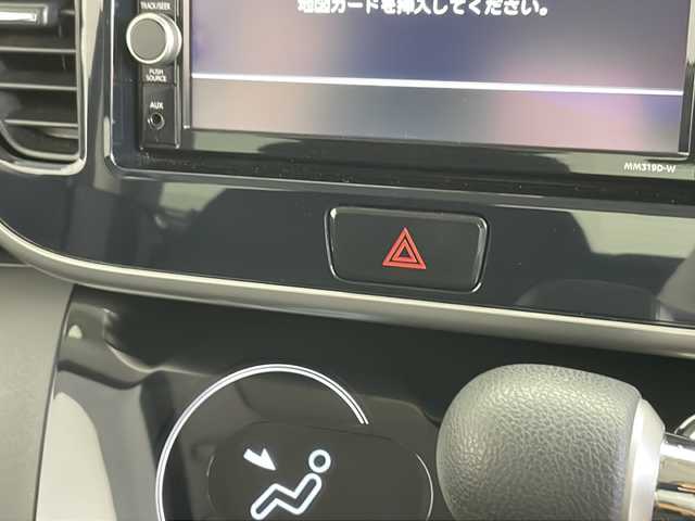 日産 デイズ ルークス ハイウェイスターX 千葉県 2020(令2)年 5.8万km ブラック 禁煙車　/衝突軽減システム　/純正ナビ　/ＢＴ　フルセグ　ＡＭ　ＦＭ　ＣＤ　ＤＶＤ　/全周囲カメラ　/片側パワースライドドア　/車線逸脱警報　/ＬＥＤヘッドライト　/オートハイビーム　/スマートキー　/プッシュスタート/純正アルミホイール/純正フロアマット/ステアリングリモコン/革巻きステアリング/フォグランプ