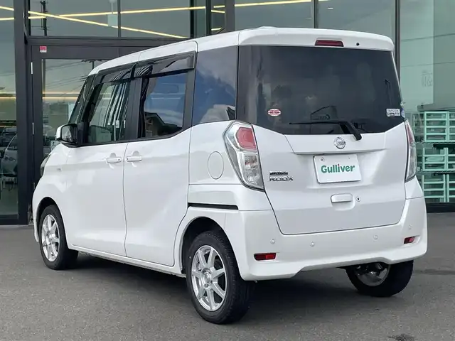 日産 デイズ ルークス X 東京都 2019(平31)年 4.1万km ホワイトパール 社外SDナビ/(CD/フルセグTV/Bluetooth/iPod/USB/AUX)/アラウンドビューモニター/衝突軽減ブレーキ/パワースライドドア/アイドリングストップ/後席サンシェード/コーナーセンサー/ステアリングリモコン/ETC/スマートキー/純正フロアマット/ドアバイザー/社外14インチAW