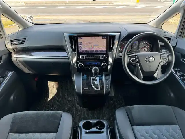 トヨタ アルファード S 滋賀県 2019(令1)年 4万km パール アルパイン11インチBIGX /　フルセグ Bluetooth CD DVD SD AM FM/バックカメラ/フロントカメラ/サイドカメラ/アルパインフリップダウンモニター/ドライブレコーダー前後/ETC/スペアタイヤ/Toyota Safety Sense /プリクラッシュセーフティ/レーントレーシングアシスト［LTA］/レーダークルーズコントロール/ロードサインアシスト［RSA］/オートマチックハイビーム［AHB］/先行車発進告知機能［TMN］/インテリジェントクリアランスソナー/ドライブスタートコントロール/片側パワースライドドア/純正フロアマット/純正ドアバイザー/純正18インチアルミ