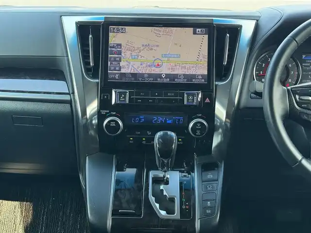 トヨタ アルファード S 滋賀県 2019(令1)年 4万km パール アルパイン11インチBIGX /　フルセグ Bluetooth CD DVD SD AM FM/バックカメラ/フロントカメラ/サイドカメラ/アルパインフリップダウンモニター/ドライブレコーダー前後/ETC/スペアタイヤ/Toyota Safety Sense /プリクラッシュセーフティ/レーントレーシングアシスト［LTA］/レーダークルーズコントロール/ロードサインアシスト［RSA］/オートマチックハイビーム［AHB］/先行車発進告知機能［TMN］/インテリジェントクリアランスソナー/ドライブスタートコントロール/片側パワースライドドア/純正フロアマット/純正ドアバイザー/純正18インチアルミ