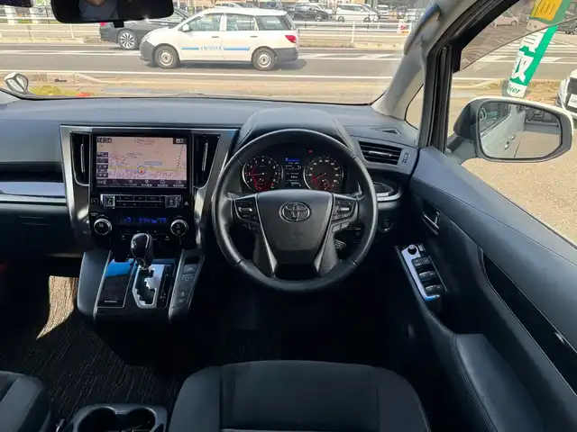 トヨタ アルファード S 滋賀県 2019(令1)年 4万km パール アルパイン11インチBIGX /　フルセグ Bluetooth CD DVD SD AM FM/バックカメラ/フロントカメラ/サイドカメラ/アルパインフリップダウンモニター/ドライブレコーダー前後/ETC/スペアタイヤ/Toyota Safety Sense /プリクラッシュセーフティ/レーントレーシングアシスト［LTA］/レーダークルーズコントロール/ロードサインアシスト［RSA］/オートマチックハイビーム［AHB］/先行車発進告知機能［TMN］/インテリジェントクリアランスソナー/ドライブスタートコントロール/片側パワースライドドア/純正フロアマット/純正ドアバイザー/純正18インチアルミ