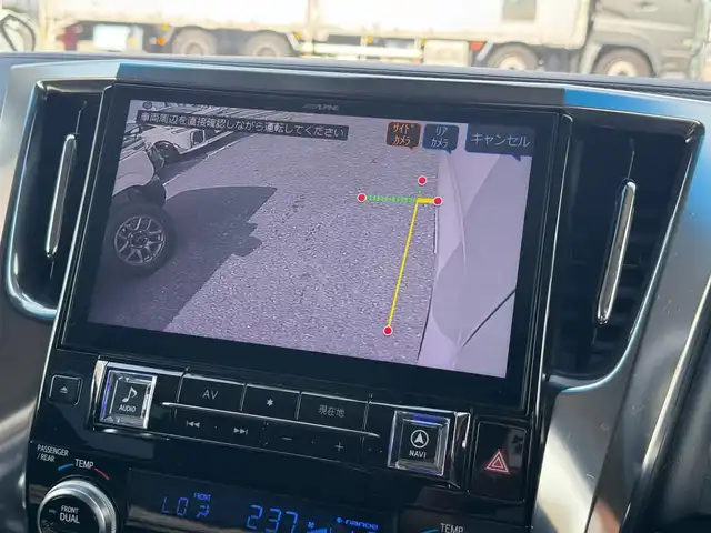 トヨタ アルファード S 滋賀県 2019(令1)年 4万km パール アルパイン11インチBIGX /　フルセグ Bluetooth CD DVD SD AM FM/バックカメラ/フロントカメラ/サイドカメラ/アルパインフリップダウンモニター/ドライブレコーダー前後/ETC/スペアタイヤ/Toyota Safety Sense /プリクラッシュセーフティ/レーントレーシングアシスト［LTA］/レーダークルーズコントロール/ロードサインアシスト［RSA］/オートマチックハイビーム［AHB］/先行車発進告知機能［TMN］/インテリジェントクリアランスソナー/ドライブスタートコントロール/片側パワースライドドア/純正フロアマット/純正ドアバイザー/純正18インチアルミ