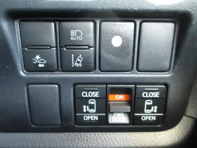 トヨタ ノア Si ダブルバイビーⅡ 千葉県 2020(令2)年 4.6万km ブラック ワンオーナー/純正10型SDナビ、フルセグTV(キャンセラー有)/バックカメラ/純正オーディオ【DVD/CD/BT/SD】/純正12.1型後席フリップダウンモニター/Toyota Safety Sense/モデリスタフロントエアロ/モデリスタ18インチアルミホイール/両側パワースライドドア/バックドアイージークローザー/LEDヘッドライト&LEDフォグランプ/クルーズコントロール/クリアランスソナー/LDA(レーンディパーチャーアラート)/ハーフレザーシート/社外前後ドライブレコーダー/社外ツィーター/ビルトインETC2.0/スペアキー/取扱説明書/ナビ取扱説明書/新車時保証書/整備記録簿(R3/R4/R5)