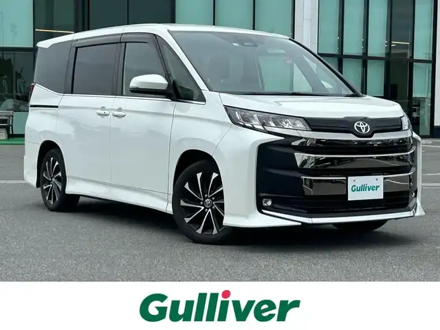 トヨタ ノア S－Z 奈良県 2022(令4)年 4万km ホワイトパールクリスタルシャイン 純正ディスプレイオーディオ　/フルセグ　/ＤＶＤ　/Ｂｌｕｅｔｏｏｔｈ　/バックカメラ　/ＥＴＣ２．０　/前後ドライブレコーダー　/追従型クルーズコントロール　/両側パワースライドドア　/フリップダウンモニター/純正フロアマット/ハーフレザーシート/前席シートヒーター/純正アルミホイール/オートLEDライト/オートハイビーム/衝突被害軽減ブレーキ/車線逸脱警報/横滑り防止装置/W+サイド+カーテンエアバッグ/スペアキー1本/保証書/取扱説明書