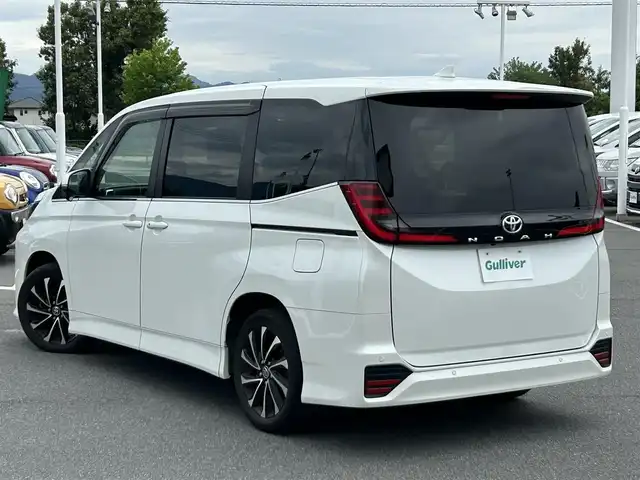 トヨタ ノア S－Z 奈良県 2022(令4)年 4万km ホワイトパールクリスタルシャイン 純正ディスプレイオーディオ　/フルセグ　/ＤＶＤ　/Ｂｌｕｅｔｏｏｔｈ　/バックカメラ　/ＥＴＣ２．０　/前後ドライブレコーダー　/追従型クルーズコントロール　/両側パワースライドドア　/フリップダウンモニター/純正フロアマット/ハーフレザーシート/前席シートヒーター/純正アルミホイール/オートLEDライト/オートハイビーム/衝突被害軽減ブレーキ/車線逸脱警報/横滑り防止装置/W+サイド+カーテンエアバッグ/スペアキー1本/保証書/取扱説明書