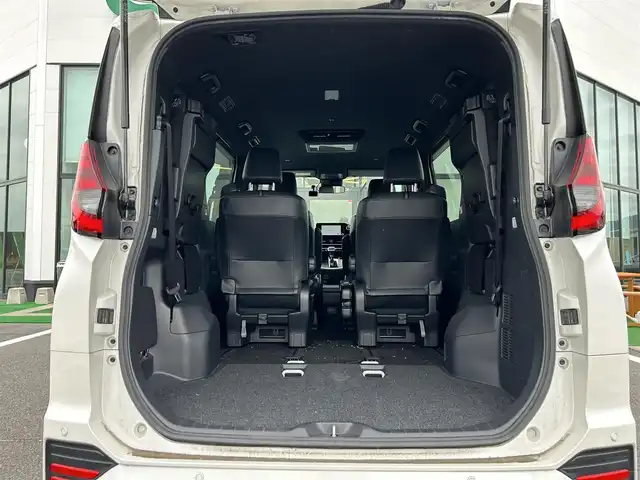 トヨタ ノア S－Z 奈良県 2022(令4)年 4万km ホワイトパールクリスタルシャイン 純正ディスプレイオーディオ　/フルセグ　/ＤＶＤ　/Ｂｌｕｅｔｏｏｔｈ　/バックカメラ　/ＥＴＣ２．０　/前後ドライブレコーダー　/追従型クルーズコントロール　/両側パワースライドドア　/フリップダウンモニター/純正フロアマット/ハーフレザーシート/前席シートヒーター/純正アルミホイール/オートLEDライト/オートハイビーム/衝突被害軽減ブレーキ/車線逸脱警報/横滑り防止装置/W+サイド+カーテンエアバッグ/スペアキー1本/保証書/取扱説明書