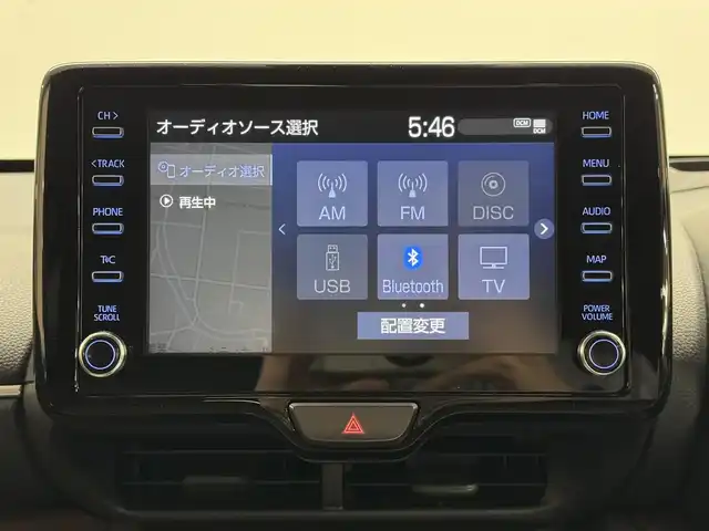 トヨタ ヤリスクロス ハイブリッド Z 三重県 2022(令4)年 0.9万km ホワイトパールクリスタルシャイン ハイブリッド/FF/フロアCVT/純正 8インチナビ/（AM/FM/CD・DVD*/USB/iPod/Bluetooth/Miracast/TV/CarPlay/AndroidAuto）/パノラミックビューモニター*/ドライブレコーダー 前後/ETC2.0/Toyota Safety Sense/・プリクラッシュセーフティ/・レーントレーシングアシスト/・レーダークルコン（全車速追従機能付）/・アダプティブハイビームシステム*/・ロードサインアシスト/・インテリジェントクリアランスソナー［パーキングサポートブレーキ（静止物＆後方接近車両）］/・ブラインドスポットモニター＆リヤクロストラフィックアラート/・先行車発進告知機能/など/装備/・ハンズフリーパワーバックドア*/・カラーヘッドアップディスプレイ*/・ステアリングヒーター*/・ハーフレザーシート/・シートヒーター（D/N）/・パワーシート（D6way）/・オートエアコン/・オートライト/・LEDヘッドランプ（オートレベリング機能付*）/・ステアリングスイッチ/・プッシュスタート/・電子パーキングブレーキ＆ブレーキホールド/・純正18inAW/・保/取/ナビ取/・スマートキーx2/など/*…メーカーOP