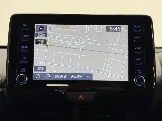 トヨタ ヤリスクロス ハイブリッド Z 三重県 2022(令4)年 0.9万km ホワイトパールクリスタルシャイン ハイブリッド/FF/フロアCVT/純正 8インチナビ/（AM/FM/CD・DVD*/USB/iPod/Bluetooth/Miracast/TV/CarPlay/AndroidAuto）/パノラミックビューモニター*/ドライブレコーダー 前後/ETC2.0/Toyota Safety Sense/・プリクラッシュセーフティ/・レーントレーシングアシスト/・レーダークルコン（全車速追従機能付）/・アダプティブハイビームシステム*/・ロードサインアシスト/・インテリジェントクリアランスソナー［パーキングサポートブレーキ（静止物＆後方接近車両）］/・ブラインドスポットモニター＆リヤクロストラフィックアラート/・先行車発進告知機能/など/装備/・ハンズフリーパワーバックドア*/・カラーヘッドアップディスプレイ*/・ステアリングヒーター*/・ハーフレザーシート/・シートヒーター（D/N）/・パワーシート（D6way）/・オートエアコン/・オートライト/・LEDヘッドランプ（オートレベリング機能付*）/・ステアリングスイッチ/・プッシュスタート/・電子パーキングブレーキ＆ブレーキホールド/・純正18inAW/・保/取/ナビ取/・スマートキーx2/など/*…メーカーOP