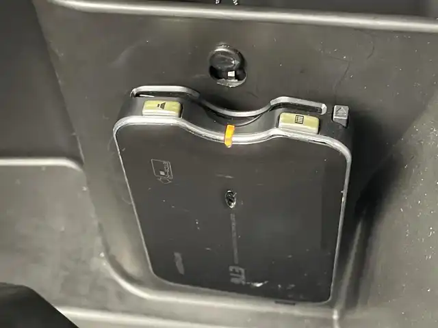 マツダ デミオ 13－スカイアクティブ 愛知県 2013(平25)年 3.7万km クリスタルホワイトパールマイカ ／禁煙車/／Clarion製ＨＤＤナビ(MAX670)/／ＣＤ　ＤＶＤ　ＨＤＤ　地デジ/／バックカメラ/／ETC/／リモコンキー/／純正フロアマット/／純正ドアバイザー/／電動格納ウインカーミラー/／アイドリングストップ/／取扱説明書/／ステアリングボタン