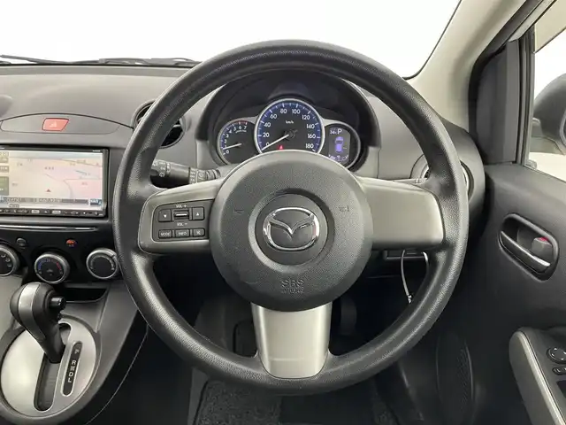 マツダ デミオ 13－スカイアクティブ 愛知県 2013(平25)年 3.7万km クリスタルホワイトパールマイカ ／禁煙車/／Clarion製ＨＤＤナビ(MAX670)/／ＣＤ　ＤＶＤ　ＨＤＤ　地デジ/／バックカメラ/／ETC/／リモコンキー/／純正フロアマット/／純正ドアバイザー/／電動格納ウインカーミラー/／アイドリングストップ/／取扱説明書/／ステアリングボタン