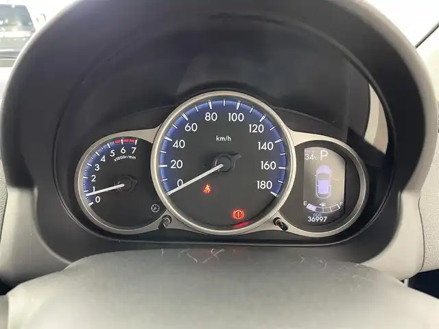 マツダ デミオ 13－スカイアクティブ 愛知県 2013(平25)年 3.7万km クリスタルホワイトパールマイカ ／禁煙車/／Clarion製ＨＤＤナビ(MAX670)/／ＣＤ　ＤＶＤ　ＨＤＤ　地デジ/／バックカメラ/／ETC/／リモコンキー/／純正フロアマット/／純正ドアバイザー/／電動格納ウインカーミラー/／アイドリングストップ/／取扱説明書/／ステアリングボタン