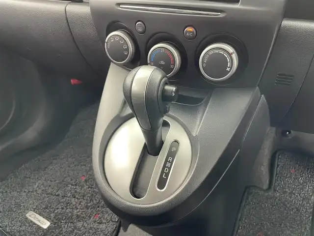 マツダ デミオ 13－スカイアクティブ 愛知県 2013(平25)年 3.7万km クリスタルホワイトパールマイカ ／禁煙車/／Clarion製ＨＤＤナビ(MAX670)/／ＣＤ　ＤＶＤ　ＨＤＤ　地デジ/／バックカメラ/／ETC/／リモコンキー/／純正フロアマット/／純正ドアバイザー/／電動格納ウインカーミラー/／アイドリングストップ/／取扱説明書/／ステアリングボタン