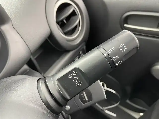 マツダ デミオ 13－スカイアクティブ 愛知県 2013(平25)年 3.7万km クリスタルホワイトパールマイカ ／禁煙車/／Clarion製ＨＤＤナビ(MAX670)/／ＣＤ　ＤＶＤ　ＨＤＤ　地デジ/／バックカメラ/／ETC/／リモコンキー/／純正フロアマット/／純正ドアバイザー/／電動格納ウインカーミラー/／アイドリングストップ/／取扱説明書/／ステアリングボタン