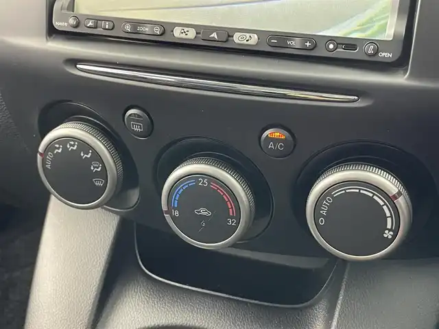 マツダ デミオ 13－スカイアクティブ 愛知県 2013(平25)年 3.7万km クリスタルホワイトパールマイカ ／禁煙車/／Clarion製ＨＤＤナビ(MAX670)/／ＣＤ　ＤＶＤ　ＨＤＤ　地デジ/／バックカメラ/／ETC/／リモコンキー/／純正フロアマット/／純正ドアバイザー/／電動格納ウインカーミラー/／アイドリングストップ/／取扱説明書/／ステアリングボタン