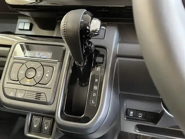 スズキ スペーシア カスタム HYBRID XS 岩手県 2024(令6)年 0.1万km ピュアホワイトパール/ブラック2トーン ４WD/オプション ブラック2トーンルーフ/スリムサーキュレーター/ロールサンシェード/前席シートヒーター/ステアリングヒーター/マルチユースフラップ/両側パワースライドドア/スズキセーフティサポート/デュアルセンサーブレーキサポートII/車線逸脱抑制機能/アダプティブクルーズコントロール/車線維持支援機能/誤発進抑制機能/標識認識機能/先行車発信お知らせ機能/リヤパーキングセンサー/ハイビームアシスト/横滑り防止装置/アイドリングストップ/LEDヘッドライト/純正１５インチアルミホイール