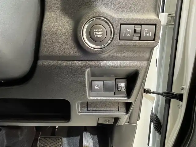 スズキ スペーシア カスタム HYBRID XS 岩手県 2024(令6)年 0.1万km ピュアホワイトパール/ブラック2トーン ４WD/オプション ブラック2トーンルーフ/スリムサーキュレーター/ロールサンシェード/前席シートヒーター/ステアリングヒーター/マルチユースフラップ/両側パワースライドドア/スズキセーフティサポート/デュアルセンサーブレーキサポートII/車線逸脱抑制機能/アダプティブクルーズコントロール/車線維持支援機能/誤発進抑制機能/標識認識機能/先行車発信お知らせ機能/リヤパーキングセンサー/ハイビームアシスト/横滑り防止装置/アイドリングストップ/LEDヘッドライト/純正１５インチアルミホイール