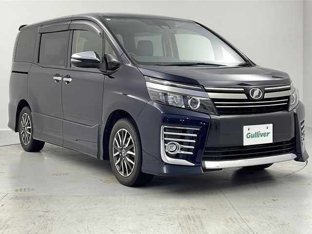 トヨタ ヴォクシー ZS 煌Ⅱ 茨城県 2017(平29)年 6.9万km ブラッキッシュアゲハガラスフレーク 純正１０型ナビ　フルセグＴＶ　バックモニター　衝突軽減ブレーキ　両側電動スライドドア　ＬＥＤライト　ＬＥＤフォグランプ　ＥＴＣ　ドライブレコーダー　スマートキー　横滑り防止装置　純正アルミホイール