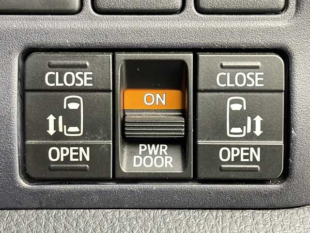 トヨタ ヴォクシー ZS 煌Ⅱ 茨城県 2017(平29)年 6.9万km ブラッキッシュアゲハガラスフレーク 純正１０型ナビ　フルセグＴＶ　バックモニター　衝突軽減ブレーキ　両側電動スライドドア　ＬＥＤライト　ＬＥＤフォグランプ　ＥＴＣ　ドライブレコーダー　スマートキー　横滑り防止装置　純正アルミホイール