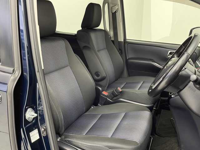 トヨタ ヴォクシー ZS 煌Ⅱ 茨城県 2017(平29)年 6.9万km ブラッキッシュアゲハガラスフレーク 純正１０型ナビ　フルセグＴＶ　バックモニター　衝突軽減ブレーキ　両側電動スライドドア　ＬＥＤライト　ＬＥＤフォグランプ　ＥＴＣ　ドライブレコーダー　スマートキー　横滑り防止装置　純正アルミホイール