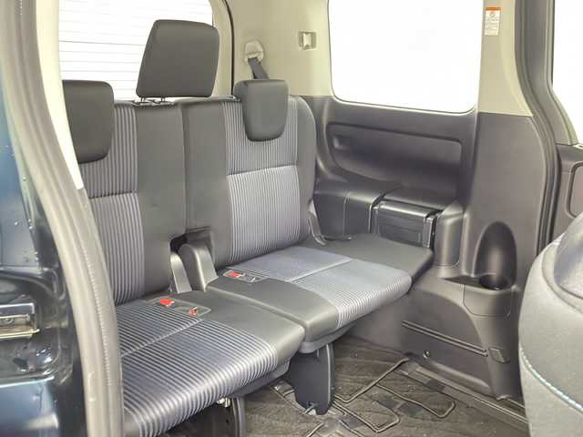 トヨタ ヴォクシー ZS 煌Ⅱ 茨城県 2017(平29)年 6.9万km ブラッキッシュアゲハガラスフレーク 純正１０型ナビ　フルセグＴＶ　バックモニター　衝突軽減ブレーキ　両側電動スライドドア　ＬＥＤライト　ＬＥＤフォグランプ　ＥＴＣ　ドライブレコーダー　スマートキー　横滑り防止装置　純正アルミホイール