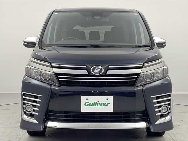 トヨタ ヴォクシー ZS 煌Ⅱ 茨城県 2017(平29)年 6.9万km ブラッキッシュアゲハガラスフレーク 純正１０型ナビ　フルセグＴＶ　バックモニター　衝突軽減ブレーキ　両側電動スライドドア　ＬＥＤライト　ＬＥＤフォグランプ　ＥＴＣ　ドライブレコーダー　スマートキー　横滑り防止装置　純正アルミホイール