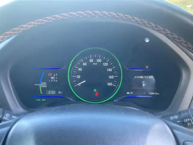 ホンダ ヴェゼル ハイブリッド Z 埼玉県 2015(平27)年 12.1万km ミスティックグリーンパール (株)IDOMが運営する【じしゃロン鳩ヶ谷店】の自社ローン専用車両になりますこちらは現金またはオートローンご利用時の価格です。自社ローンご希望の方は別途その旨お申付け下さい/登録時120615km/純正メモリナビ/フルセグTV/バックカメラ/クルーズコントロール/電子制御パーキングブレーキ/ブレーキホールドスイッチ/横滑り防止装置/衝突被害軽減システム/MTモード付AT/パドルシフト/プッシュスタート/スマートキー/ECON/ビルトインETC/USBポート/ハーフレザーシート/前席シートヒーター/革巻きステアリング/ステアリングリモコン/ダブル/サイド/カーテンエアバッグ/オートライト/純正LEDヘッドライト/純正17インチAW/ドアバイザー/フロントフォグランプ/ルーフレール/電動格納機能付きウインカーミラー