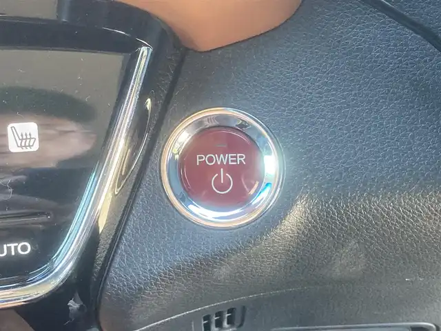 ホンダ ヴェゼル ハイブリッド Z 埼玉県 2015(平27)年 12.1万km ミスティックグリーンパール (株)IDOMが運営する【じしゃロン鳩ヶ谷店】の自社ローン専用車両になりますこちらは現金またはオートローンご利用時の価格です。自社ローンご希望の方は別途その旨お申付け下さい/登録時120615km/純正メモリナビ/フルセグTV/バックカメラ/クルーズコントロール/電子制御パーキングブレーキ/ブレーキホールドスイッチ/横滑り防止装置/衝突被害軽減システム/MTモード付AT/パドルシフト/プッシュスタート/スマートキー/ECON/ビルトインETC/USBポート/ハーフレザーシート/前席シートヒーター/革巻きステアリング/ステアリングリモコン/ダブル/サイド/カーテンエアバッグ/オートライト/純正LEDヘッドライト/純正17インチAW/ドアバイザー/フロントフォグランプ/ルーフレール/電動格納機能付きウインカーミラー