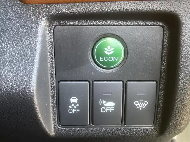 ホンダ ヴェゼル ハイブリッド Z 埼玉県 2015(平27)年 12.1万km ミスティックグリーンパール (株)IDOMが運営する【じしゃロン鳩ヶ谷店】の自社ローン専用車両になりますこちらは現金またはオートローンご利用時の価格です。自社ローンご希望の方は別途その旨お申付け下さい/登録時120615km/純正メモリナビ/フルセグTV/バックカメラ/クルーズコントロール/電子制御パーキングブレーキ/ブレーキホールドスイッチ/横滑り防止装置/衝突被害軽減システム/MTモード付AT/パドルシフト/プッシュスタート/スマートキー/ECON/ビルトインETC/USBポート/ハーフレザーシート/前席シートヒーター/革巻きステアリング/ステアリングリモコン/ダブル/サイド/カーテンエアバッグ/オートライト/純正LEDヘッドライト/純正17インチAW/ドアバイザー/フロントフォグランプ/ルーフレール/電動格納機能付きウインカーミラー