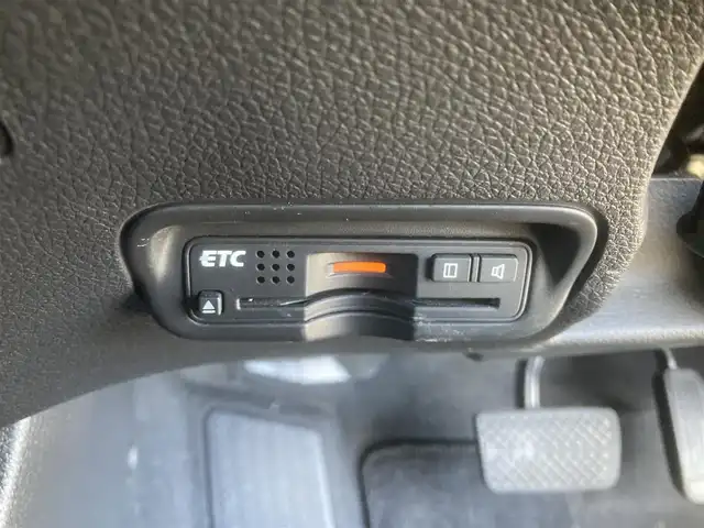 ホンダ ヴェゼル ハイブリッド Z 埼玉県 2015(平27)年 12.1万km ミスティックグリーンパール (株)IDOMが運営する【じしゃロン鳩ヶ谷店】の自社ローン専用車両になりますこちらは現金またはオートローンご利用時の価格です。自社ローンご希望の方は別途その旨お申付け下さい/登録時120615km/純正メモリナビ/フルセグTV/バックカメラ/クルーズコントロール/電子制御パーキングブレーキ/ブレーキホールドスイッチ/横滑り防止装置/衝突被害軽減システム/MTモード付AT/パドルシフト/プッシュスタート/スマートキー/ECON/ビルトインETC/USBポート/ハーフレザーシート/前席シートヒーター/革巻きステアリング/ステアリングリモコン/ダブル/サイド/カーテンエアバッグ/オートライト/純正LEDヘッドライト/純正17インチAW/ドアバイザー/フロントフォグランプ/ルーフレール/電動格納機能付きウインカーミラー